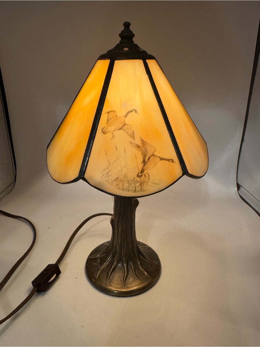 20th Century Tiffa Stained Glass Table Mini Desk Lamp Geese Slag Glass See descr